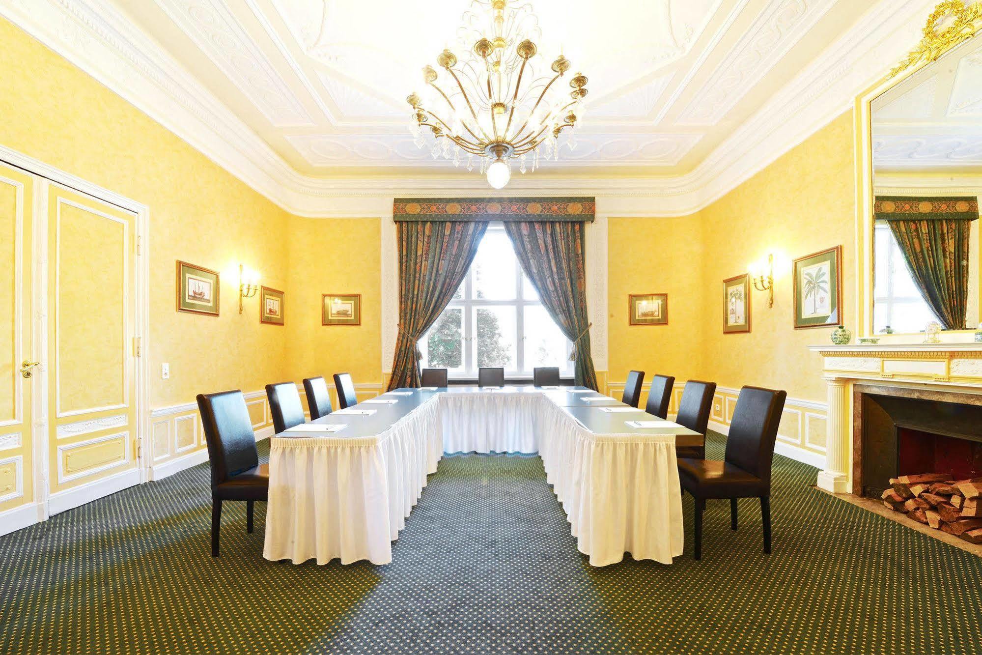 Schlosshotel Villa Westerberge Aschersleben Extérieur photo