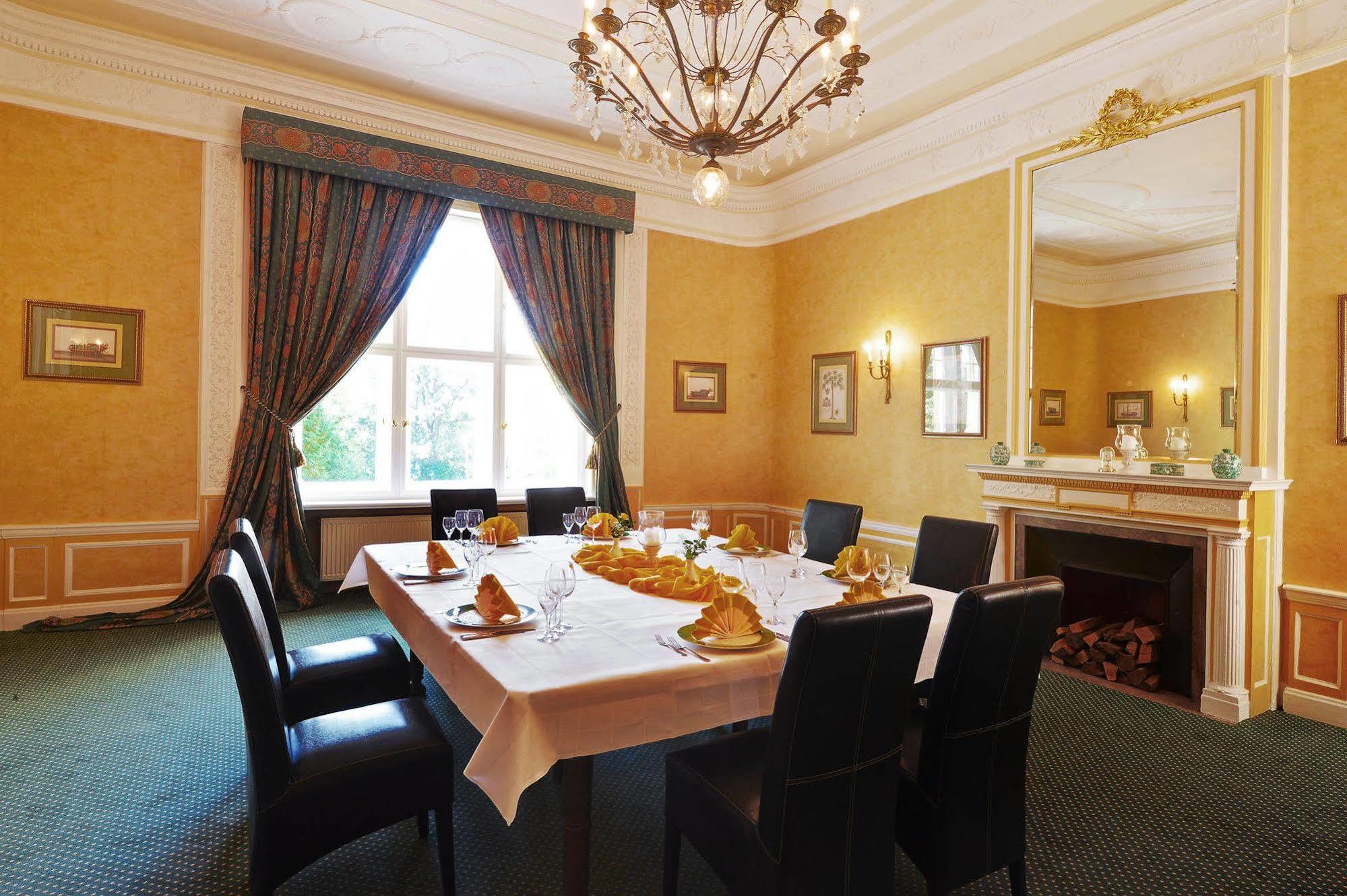 Schlosshotel Villa Westerberge Aschersleben Extérieur photo